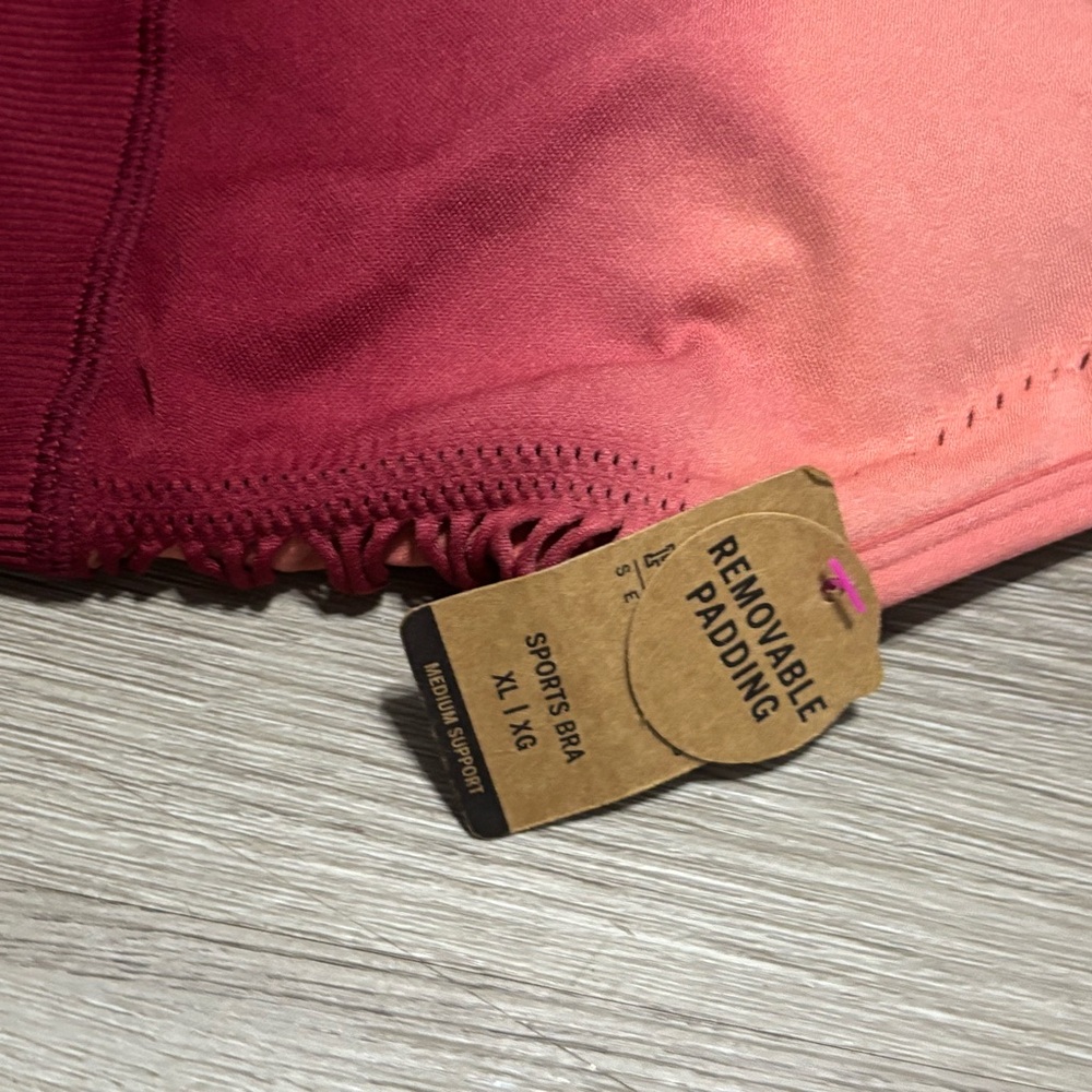 Pink and Red Ombre Sports Bra and Leggings Set - Picture 3 of 6